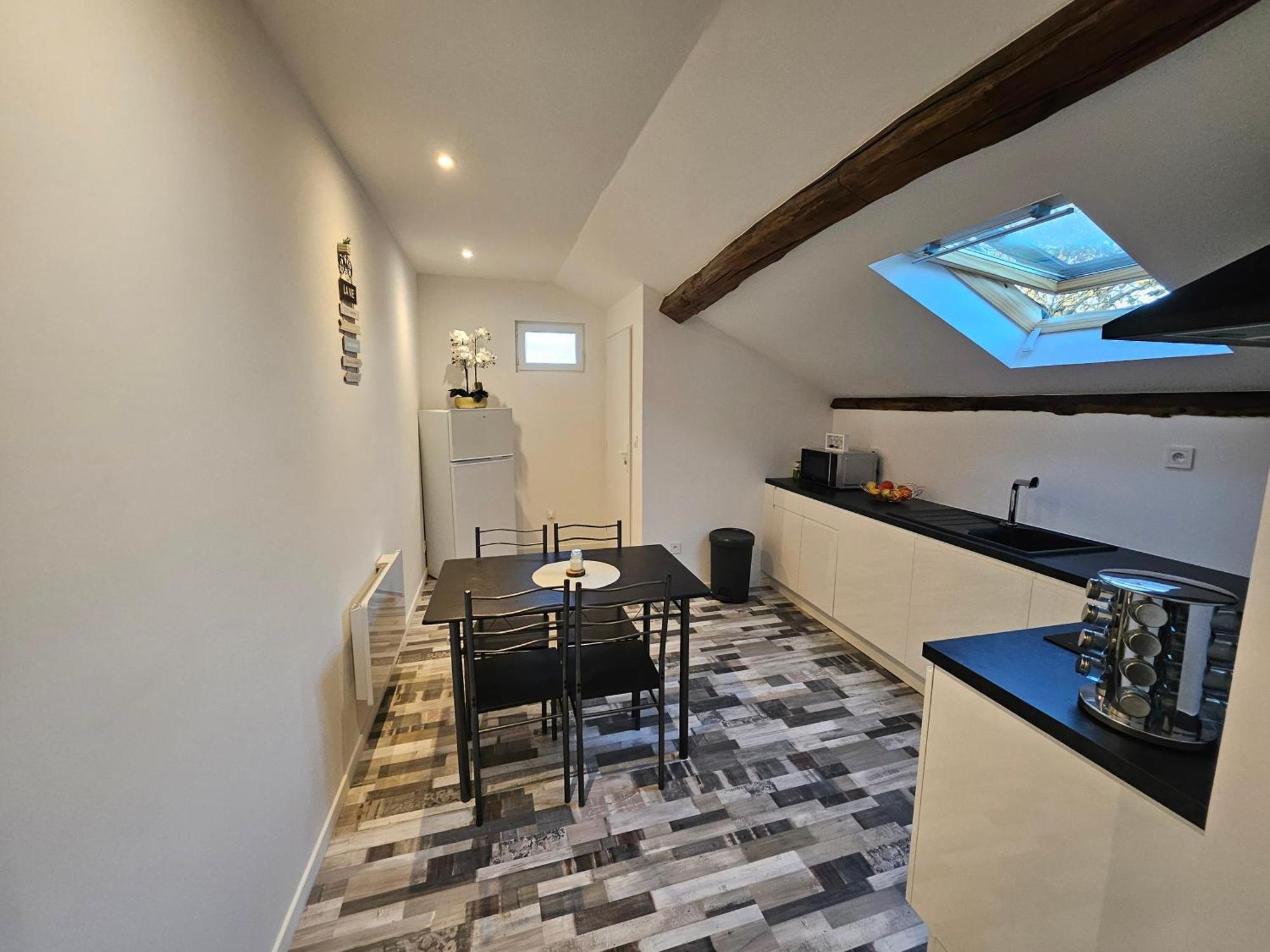 Joli Appartement Mansarde Decize Esterno foto
